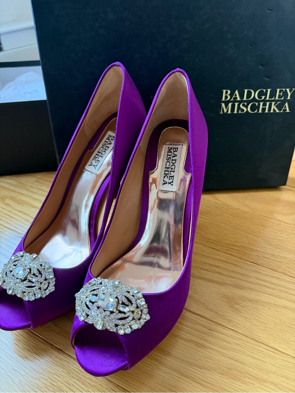Badgley Mischka Fawn Purple Satin Crystal Peep Toe Heels Sz 8